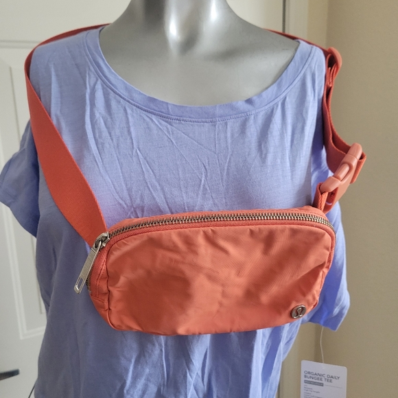 Lululemon Everywhere Belt Bag 1L pink salmon rose - Picture 4 of 10